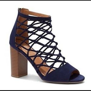 NY&Co Knot Detail Caged Sandal in Navy size 8